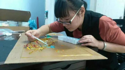 學霸們課余都玩些什么:高大上的掐絲琺瑯畫,咱楓楊的學霸們也會做