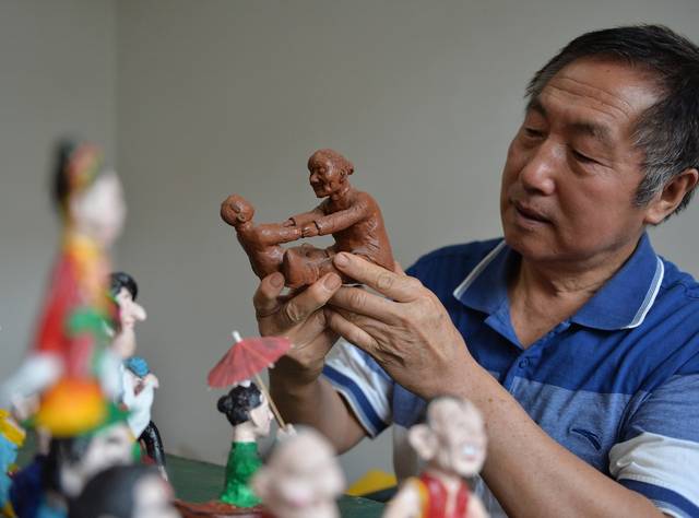 泥巴塑夢(mèng) 七旬老人自學(xué)成泥人奇才，笑談往事化藝術(shù)傳奇